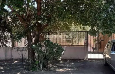 Casa no jardim morumbi, 3 quartos (1 suíte), 155m² de construção, 260m² de terreno, quintal amplo c