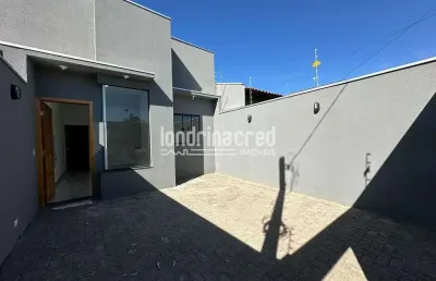 Casa com 3 quartos (1 suíte), pé direito alto, 2 vagas de garagem, na valorizada região leste de lo