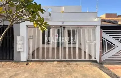 Casa geminada na zona leste com 3 quartos (1 suíte), 2 vagas, ar condicionado, blindex, em bairro t