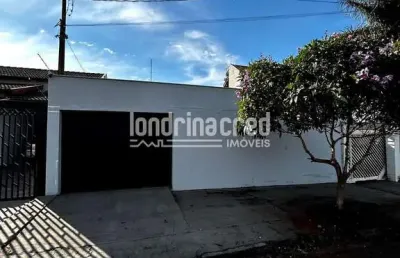Casa no jardim oriente com 250m² de terreno, 84m² construídos, 4 vagas, suíte, sala ampla e piscina