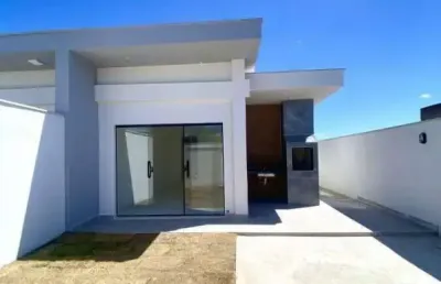 Bela casa com suíte e área gourmet no bairro vila do peró