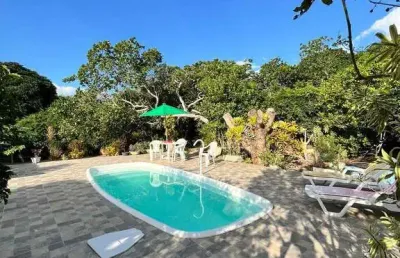 Chácara com piscina e variadas árvores frutíferas em araruama