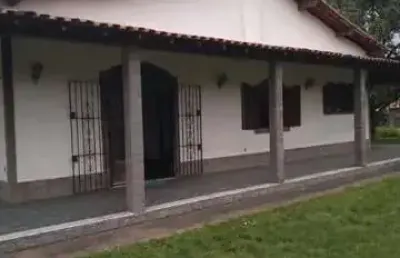 Casa c/ terreno espaçoso em araruama - praia do coqueiral