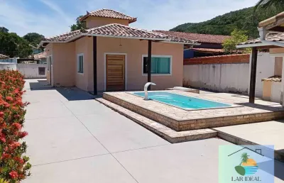 Casa c/  piscina no condomínio chácara da aldeia - são pedro da aldeia-rj