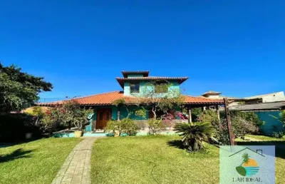 Casa independente com placas solares e ampla área verde – próxima à marina