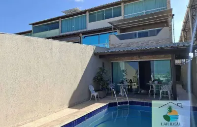 Duplex c/ piscina frente a lagoa no centro de araruama-rj