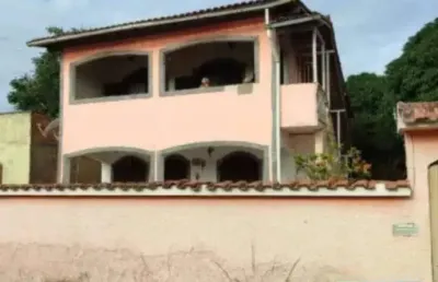 Oportunidade: 3 casas no mesmo terreno em araruama-rj