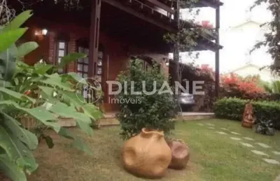 Casa com 4 quartos à venda na rua marcos otávio valadão, camboinhas, niterói, 380 m2 por r$ 1.950.000