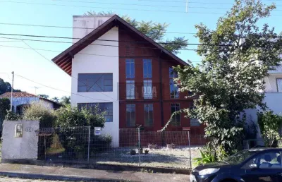 Linda casa , 2dorm, 2 salas, 2 bwc, varanda. na ponta de baixo.