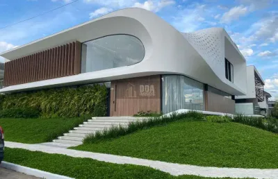 Casa em curvas, próximo ao mar. projeto de rafael castro.