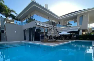 Linda casa no único condomínio de casas de jurerê internacional