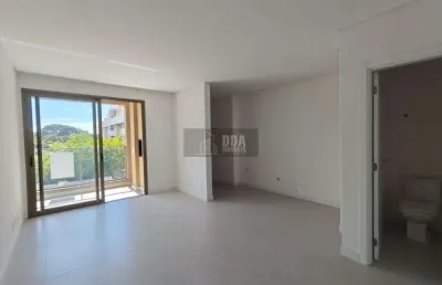 Apartamento novo com 02 suítes em jurerê internacional