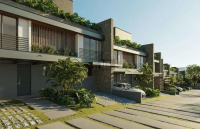 Linda casa em condomínio no canto da lagoa, em construção.
