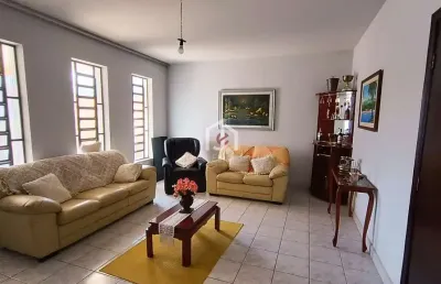 Casa com 4 quartos à venda na rua eugênio guisard, jardim califórnia, taubaté por r$ 520.000