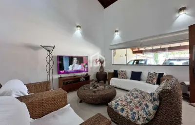 Casa com 4 quartos à venda em toninhas, ubatuba  por r$ 1.700.000