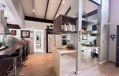 Casa com 4 quartos à venda na rua das garoupas, 121, jurerê internacional, florianópolis por r$ 8.599.000