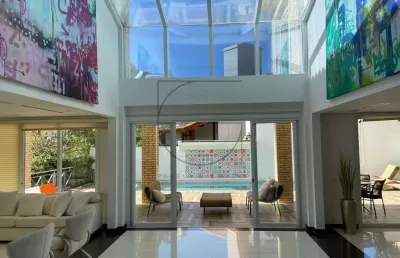 Casa com 6 quartos à venda na rua dos peixes, 135, jurerê internacional, florianópolis por r$ 14.000.000