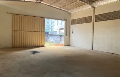 Alugo galpão casa n mais de 400 m2 a 100 m2 do mar bairro jardim oceania   joão pessoa pb.