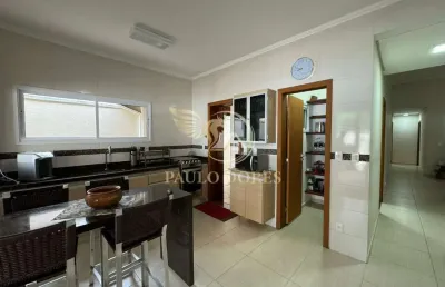 Casa a venda a 30 metros do mar na praia do pereque açu em ubatuba-sp