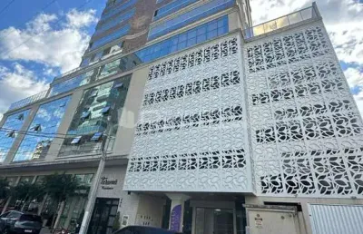 Apartamento finamente mobiliado- ótima localização, meia praia, itapema - sc
