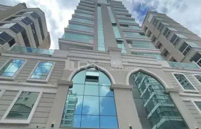 Apartamento a poucos metros do mar , meia praia, itapema - sc