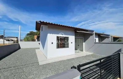 Apresentamos três casas, projetadas para oferecer conforto e qualidade de vida.