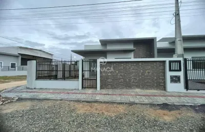 Apresentamos esta belíssima casa geminada, perfeita para quem busca conforto, modernidade e um toque de sofisticação! ✨