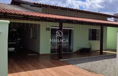Casa 2 quartos 1 suíte, 600m da praia, garagem pra 2 carros no são cristóvão