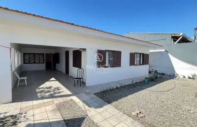 Casa espaçosa e averbada no bairro los angeles – barra velha
