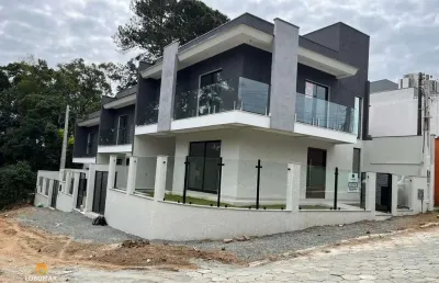 Lindo sobrado com 3 dormitórios r$750,000,00 a 350m do mar
