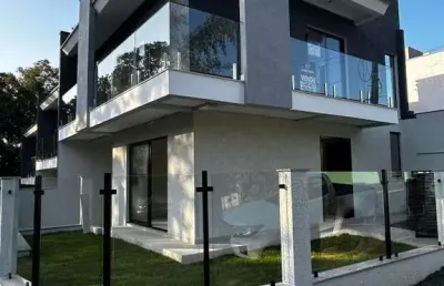 Lindo sobrado com 3 dormitórios r$760,000,00 a 350m do mar