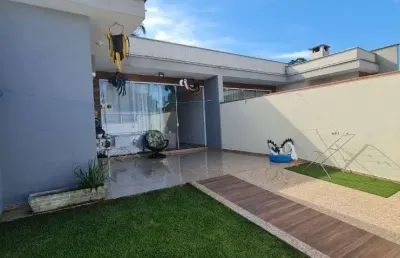 Casa 03 dormitórios sendo uma suíte centro de balneário piçarras sc!!