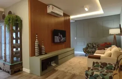 Apartamento mobiliado a apenas 200m do mar r$670.000,00