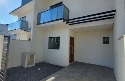 Sobrado novo, 3 dormitórios, sendo 1 suíte, itajuba em barra velha-sc.