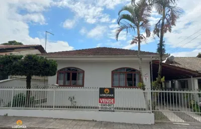 Casa mobiliada com 04 quartos, no bairro santo antônio, em balneário piçarras sc