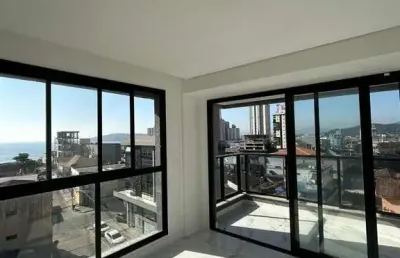 Apartamento vista mar, 03 dormitórios, no centro de balneário piçarras sc!