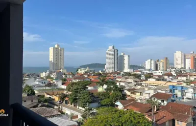 Apartamento pronto, com vista mar, à apenas 370m do mar, no centro de balneário