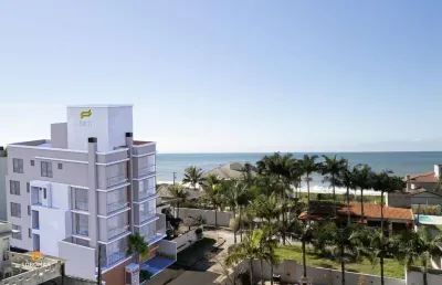 Apartamento quadra mar, com vista doo mar, 2 suítes. no itacolomi, em balneário