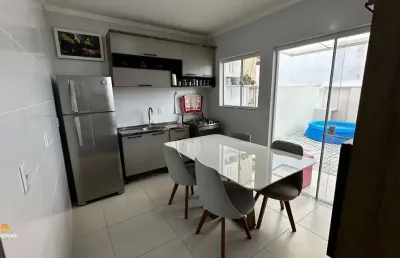 Sobrado com 2 suítes no centro de balneário piçarras-sc. à venda por r$549.000,0