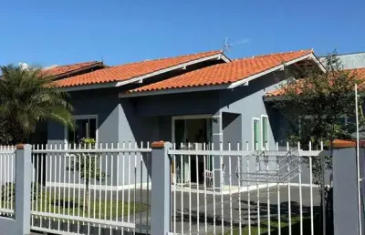 Casa à venda com piscina, 5 suítes, podendo ser usada como pousada! no centro de
