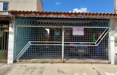 Casa na zona norte com 2 dormitórios, 1 sendo suíte