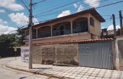 Casa assobradada novo mundo com 4 quartos sendo 1 suite