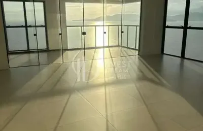Apartamento quadra mar com 04 suítes, meia praia, itapema - sc