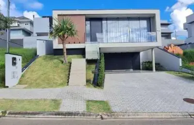 Linda casa mobiliada em condomínio alta padrão com sistema club !