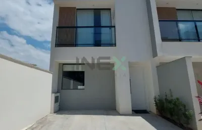 Sobrado triplex 2 suítes 1 vaga bairro lídia duarte - camboriú