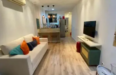 Excelente apartamento à venda na lagoa rodrigo de freitas reformado decorado e mobilíado de 42m2 com sala 1 quarto cozinha banheiro 1 vaga garagem