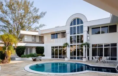 Casa de esquina condomínio malibú barra da tijuca com 762m² área construída em terreno de 1250m²  5 suítes elevador piscina sauna garagem subsolo