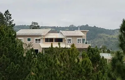 Magnífica casa à venda no condomínio quebec ville são roque sp de 650m² em terreno de 2600m²  com 3 suítes sendo 1 master com closet cozinha planejada