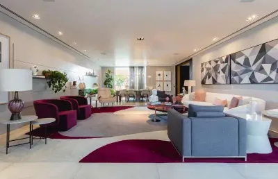 Magnífica cobertura duplex no jardins de 780m² com 4 suítes sendo 1 master com closet salão com 3 ambientes escritório piscina 4 vagas de garagem
