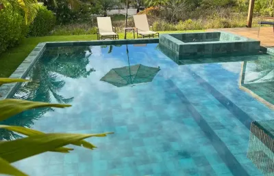 Casa a venda em praia do forte 4 suítes porteira fechada